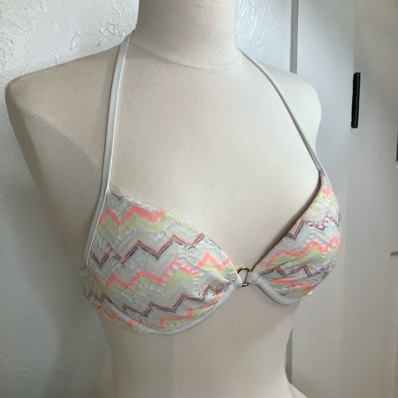 VS geometric halter bikini top push up size 32B - Picture 10 of 11